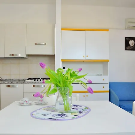 Апартаменты Elegant And Bright Near The